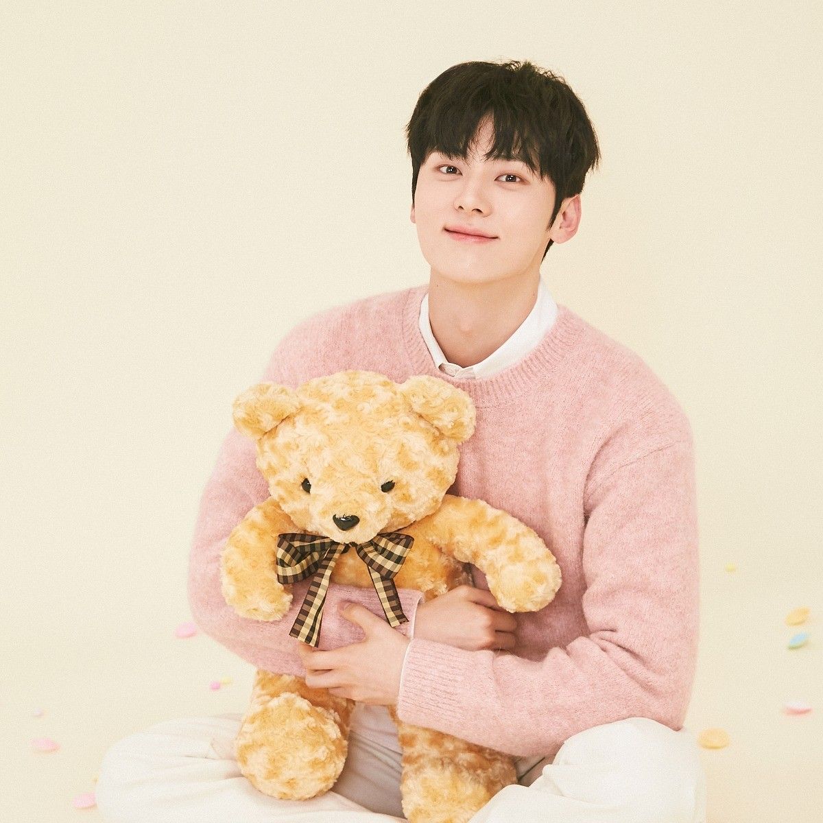 Behind-the-scenes cut of Hwang Minhyun