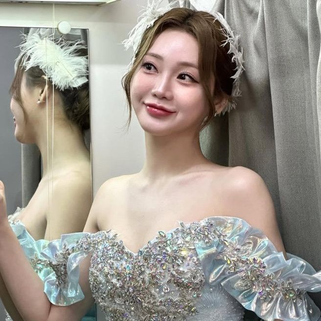 Behind-the-scenes cut of Hong Jiyoon