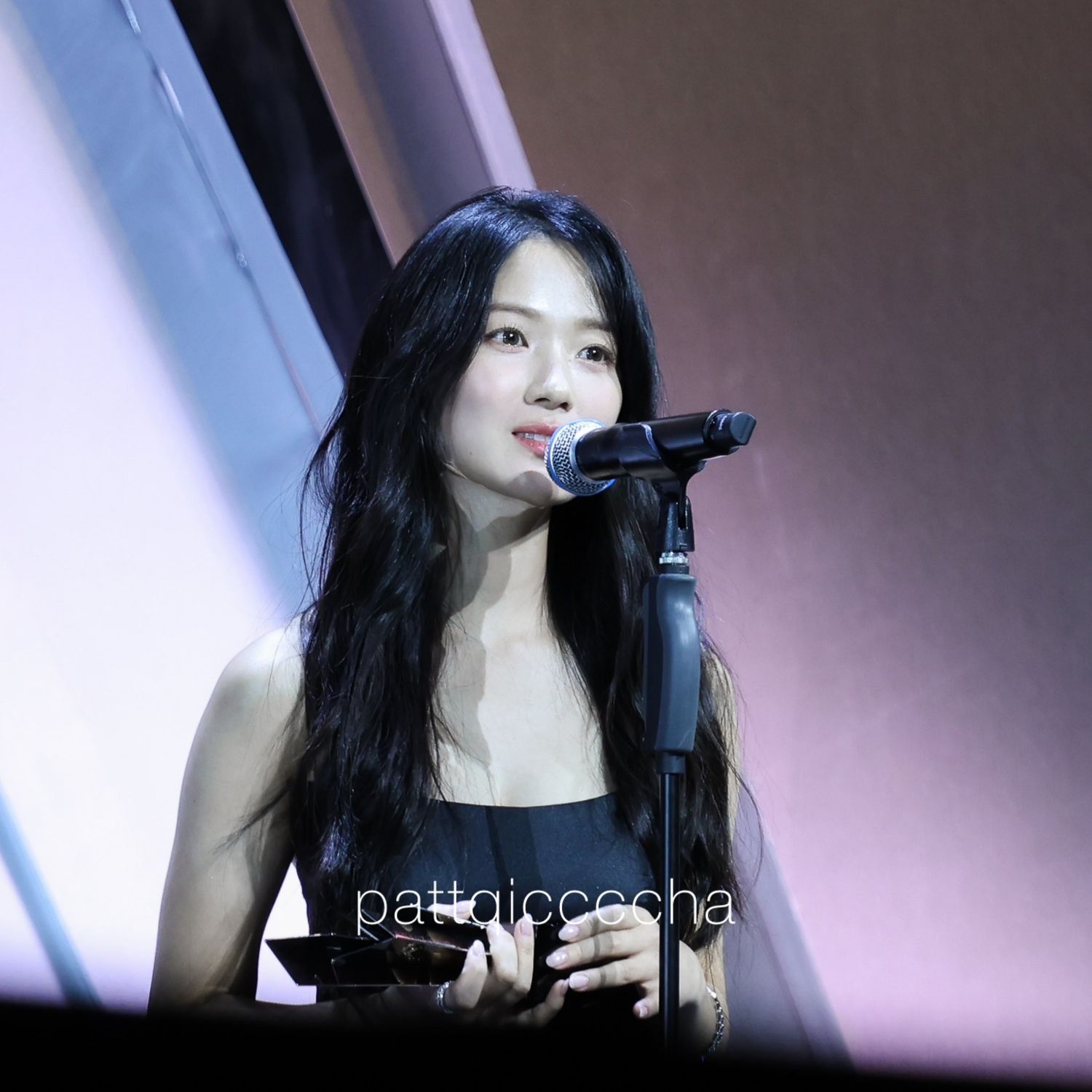 Behind-the-scenes cut of Kim Hyeyoon