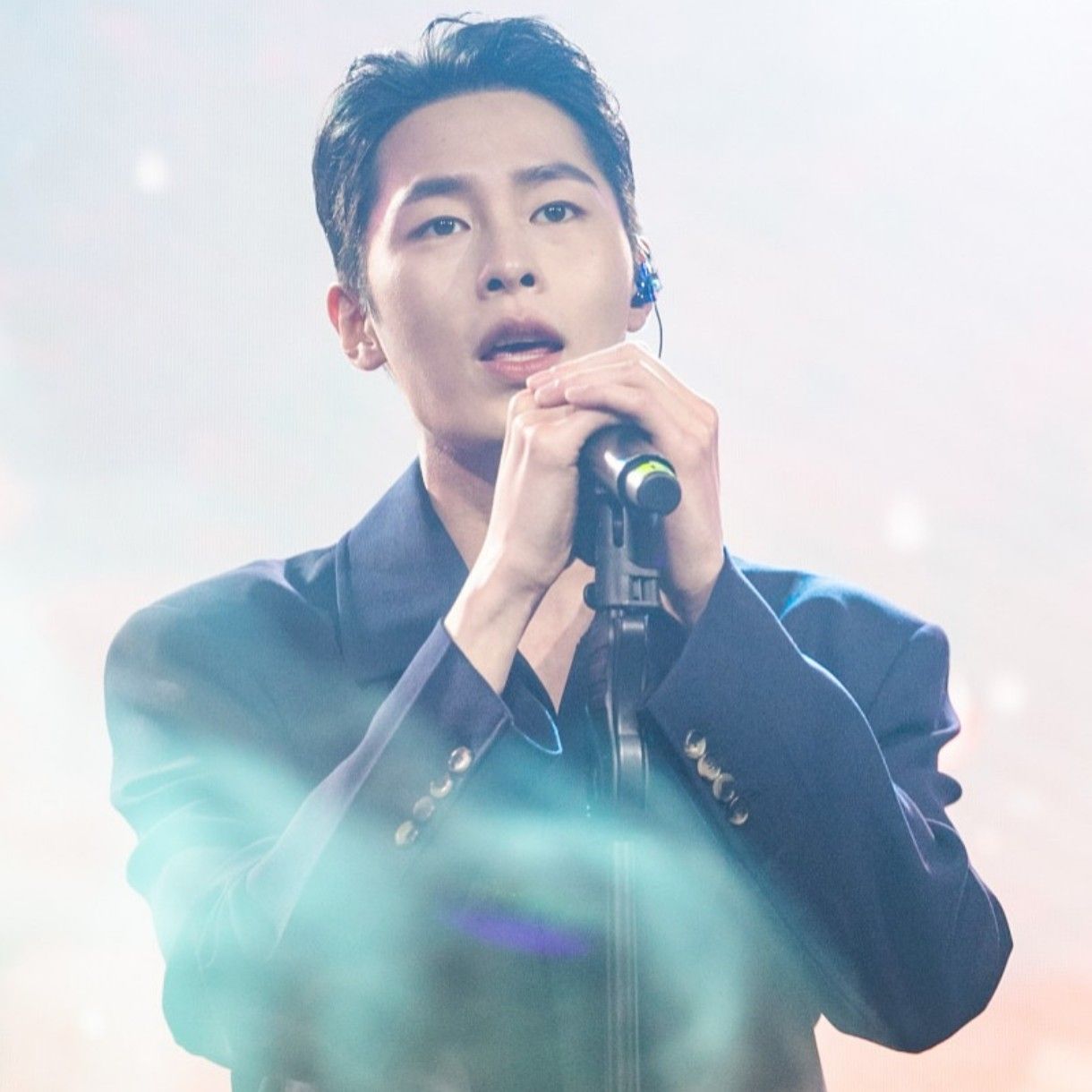 A moment captured by a fan of Lee Jaewook