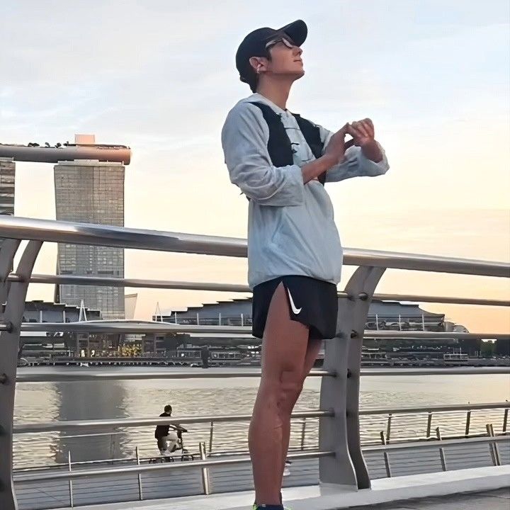 A moment captured by a fan of Lee Joongi