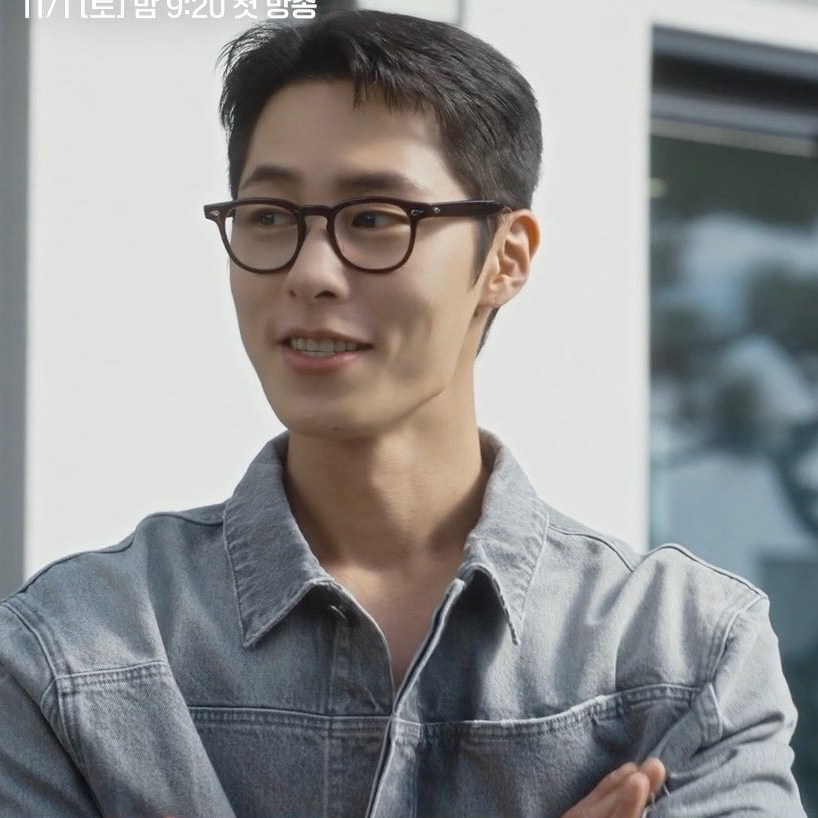 Behind-the-scenes cut of Lee Jaewook