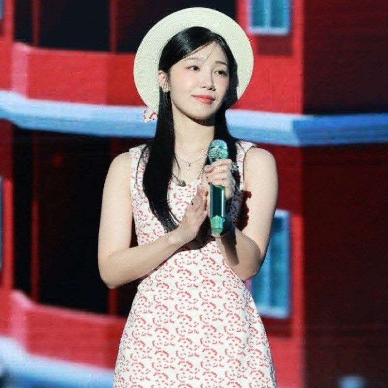 A moment captured by a fan of Jung Eunji