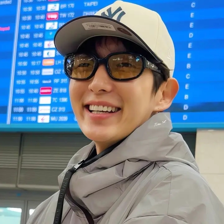 Latest photo of Lee Joongi