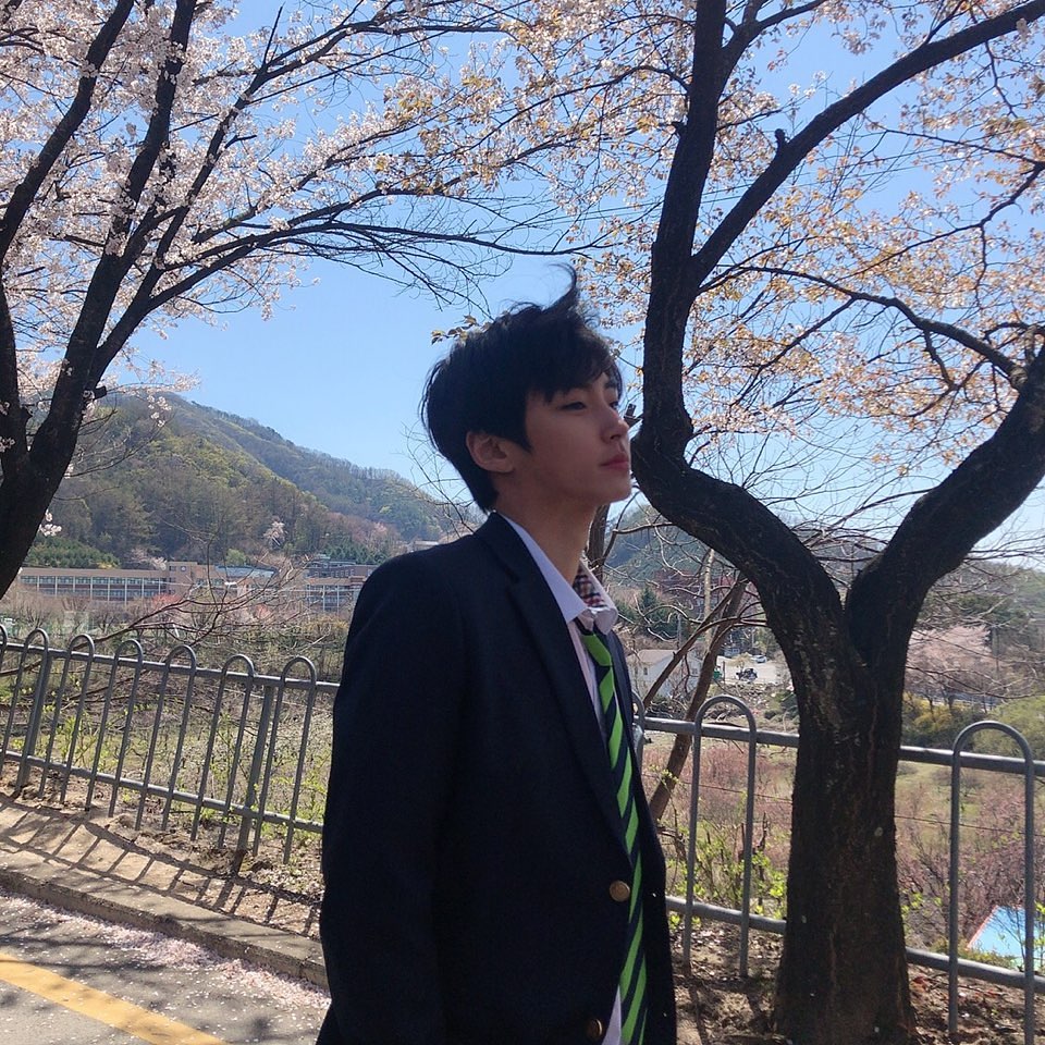 粉丝拍下的黄寅烨瞬间