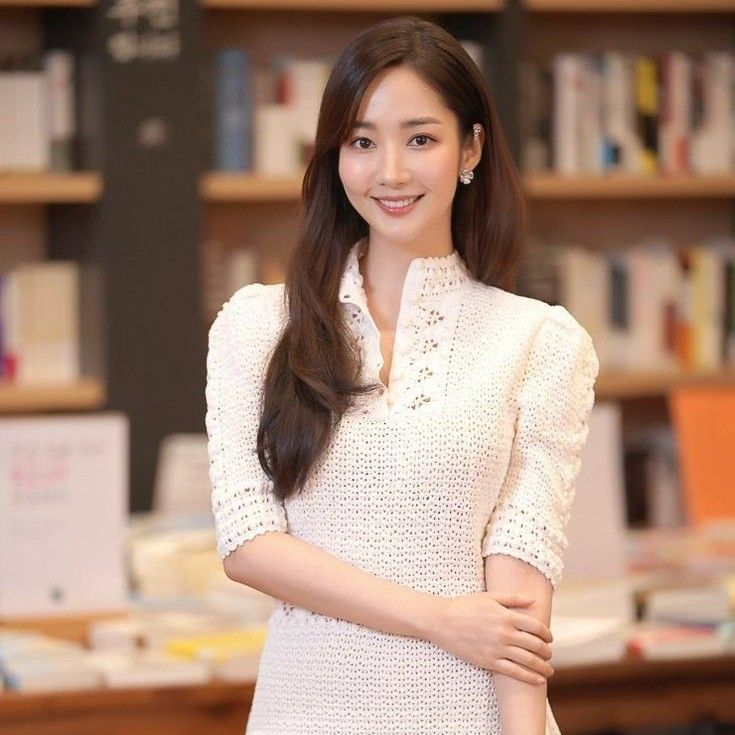 Behind-the-scenes cut of Park Minyoung