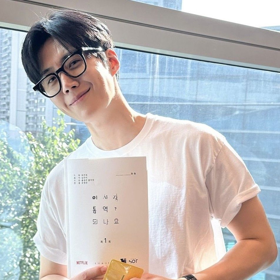 Behind-the-scenes cut of Kim Seonho