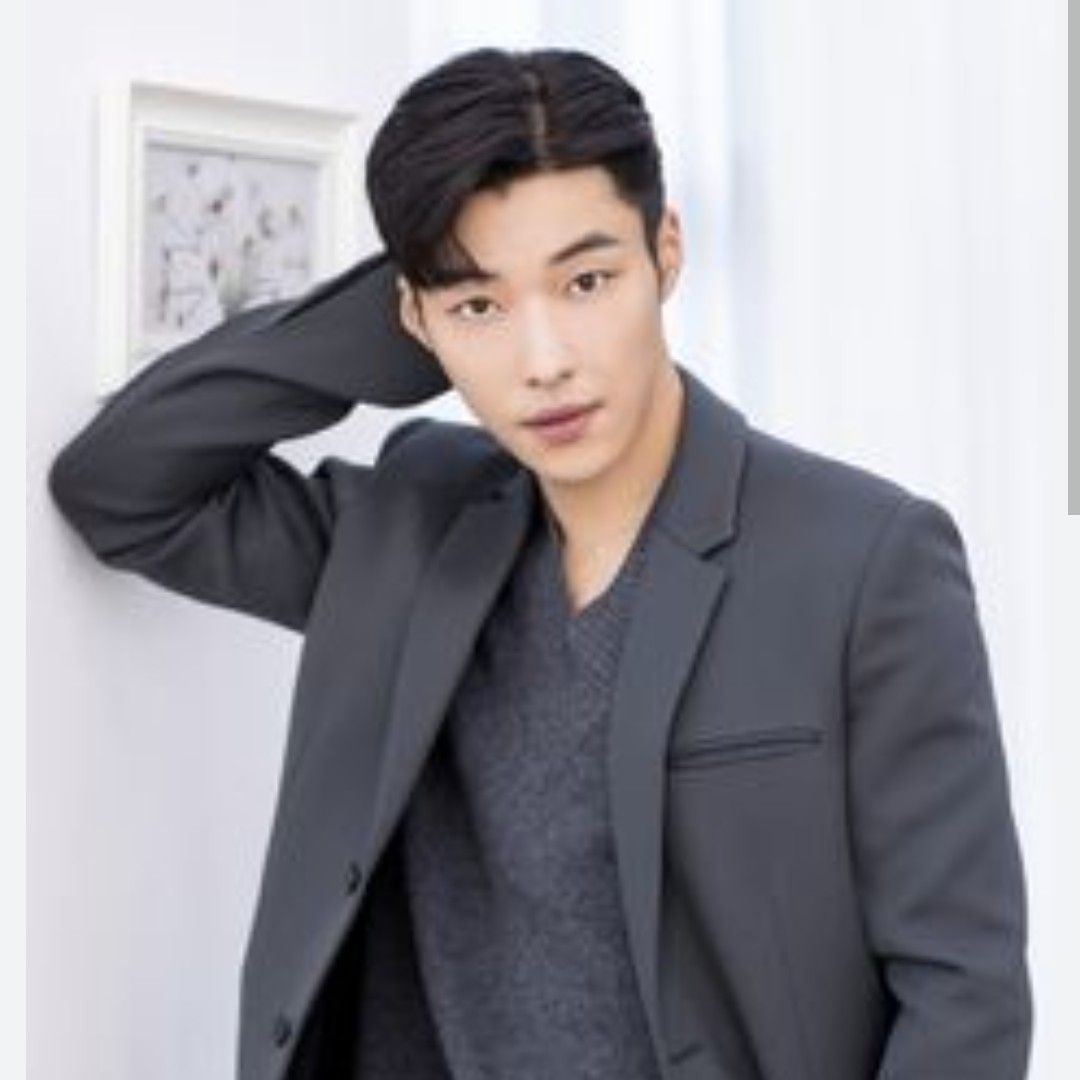 A moment captured by a fan of Woo Dohwan
