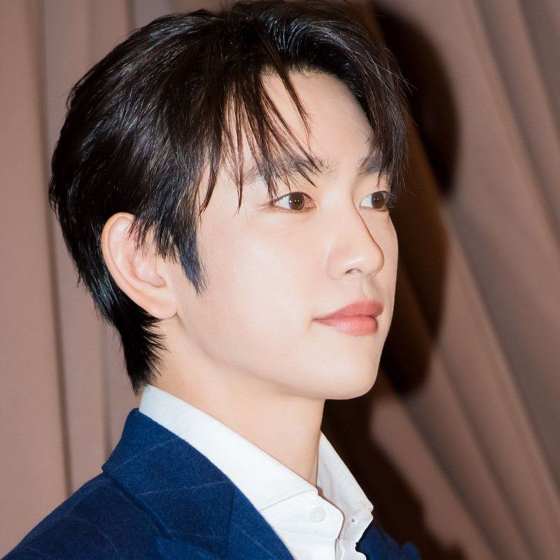 Cuplikan di balik layar dari Park Jinyoung