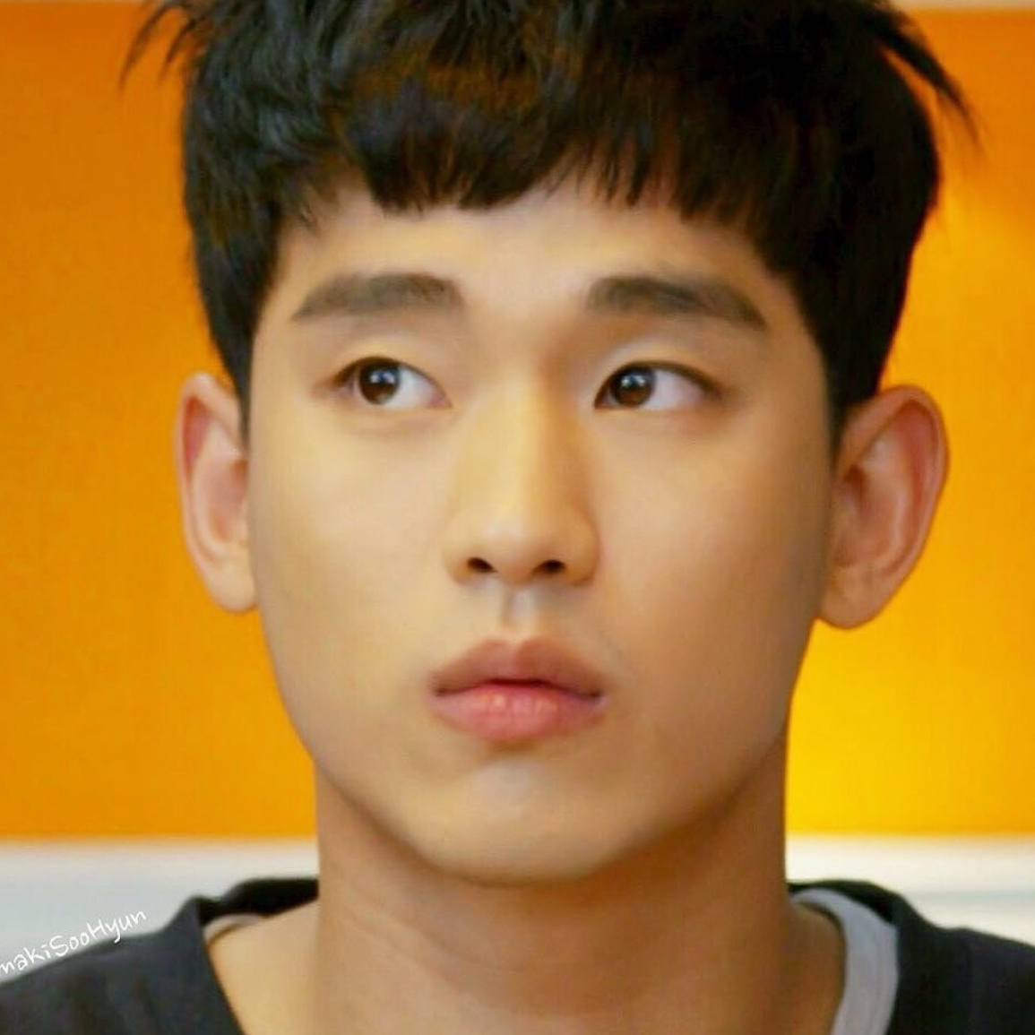 粉絲拍下的金秀賢瞬間