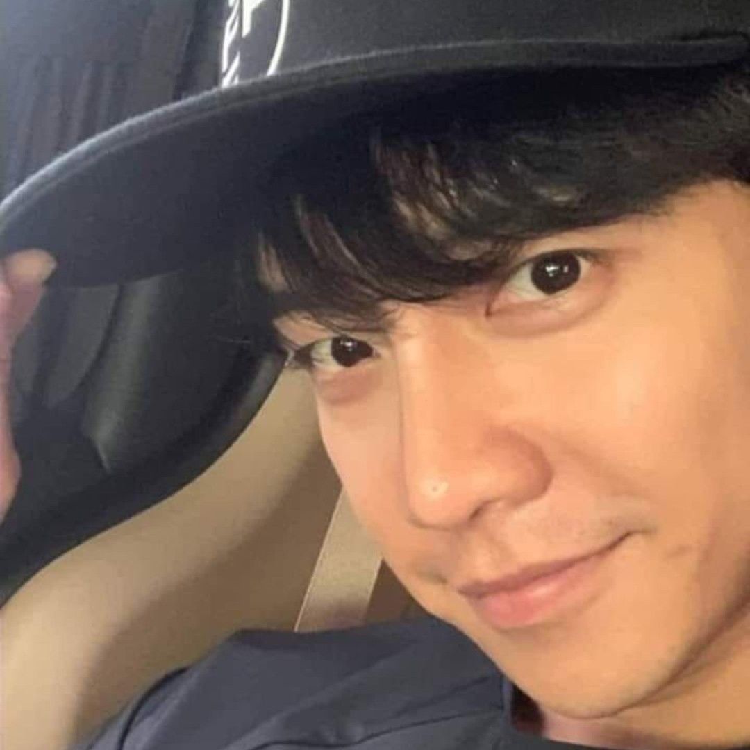 Behind-the-scenes cut of Lee Seunggi