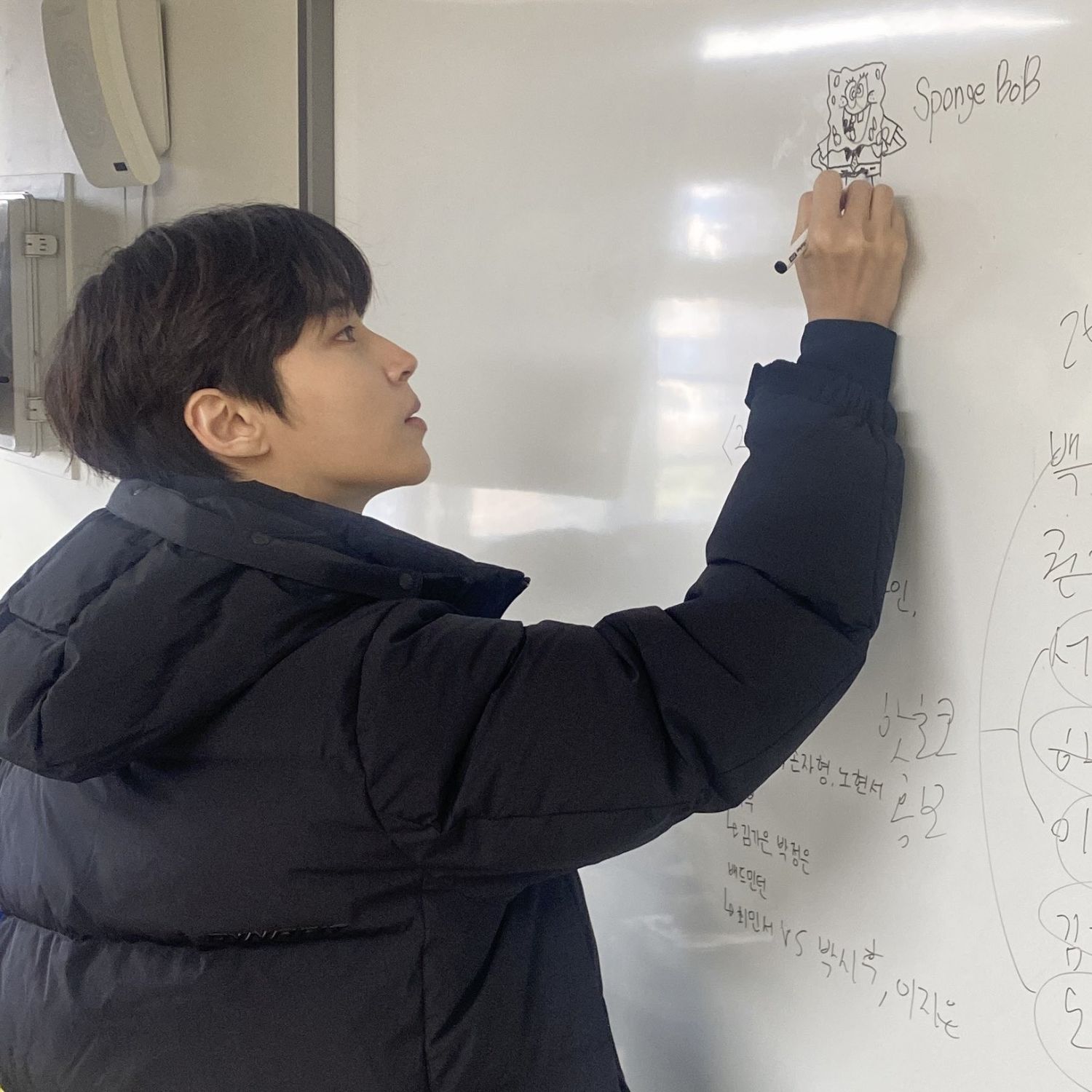 황인엽의 비하인드 컷