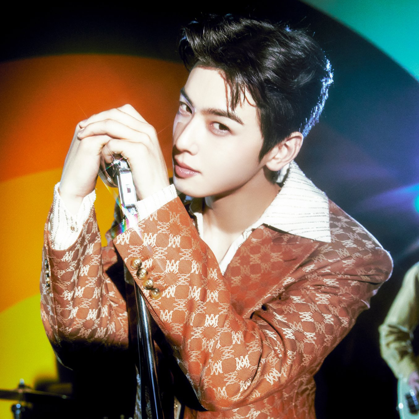 Behind-the-scenes cut of Cha Eunwoo