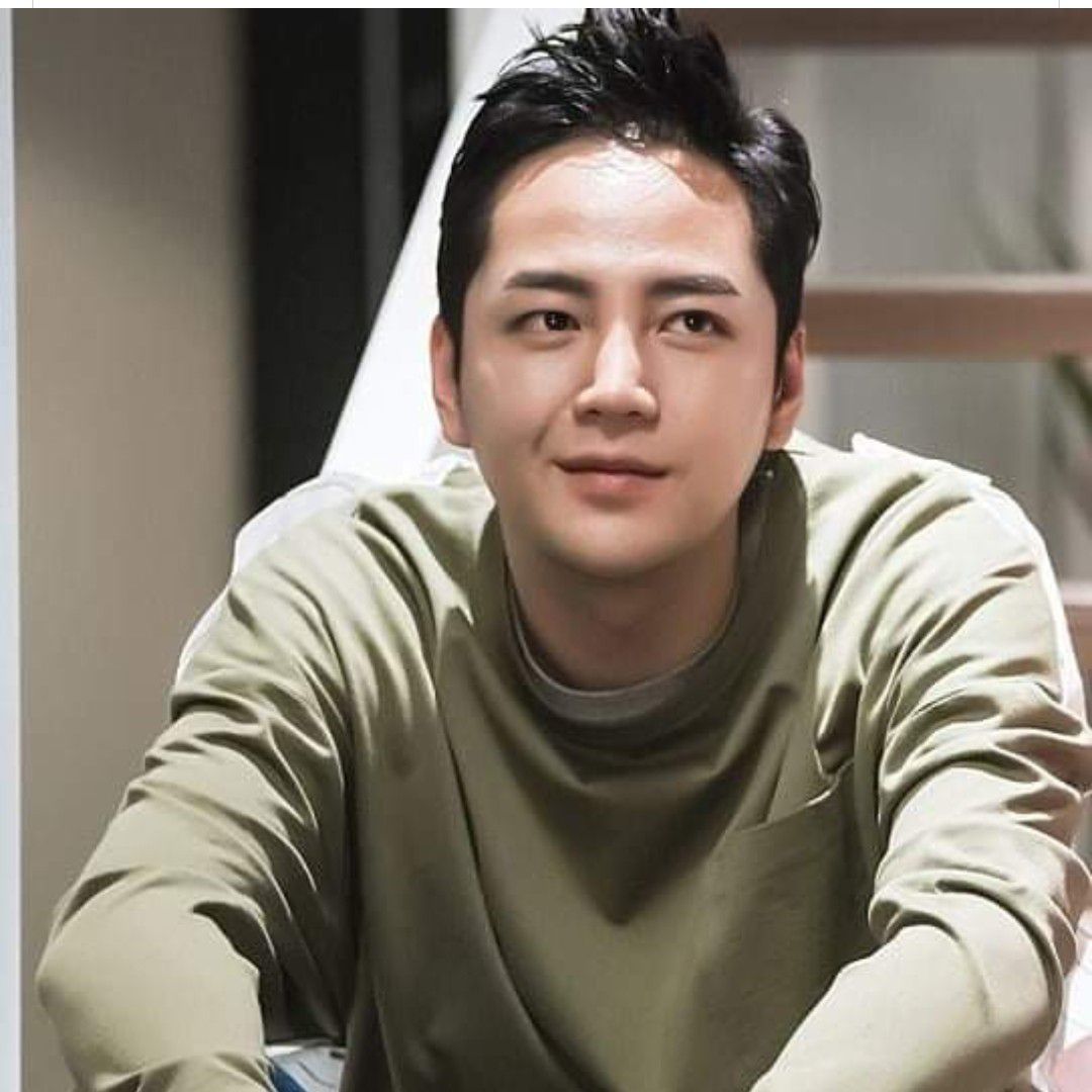 Latest photo of Jang Geunsuk