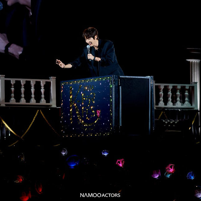 A moment captured by a fan of Lee Joongi