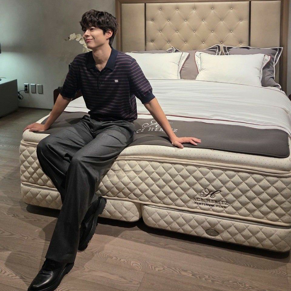 Latest photo of Park Bogum