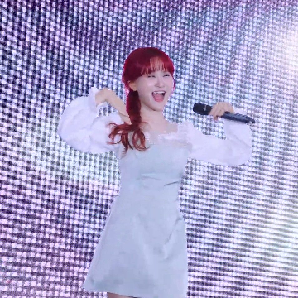 Behind-the-scenes cut of Kim Dahyun