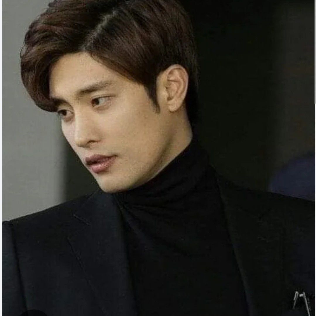 Behind-the-scenes cut of Sunghoon