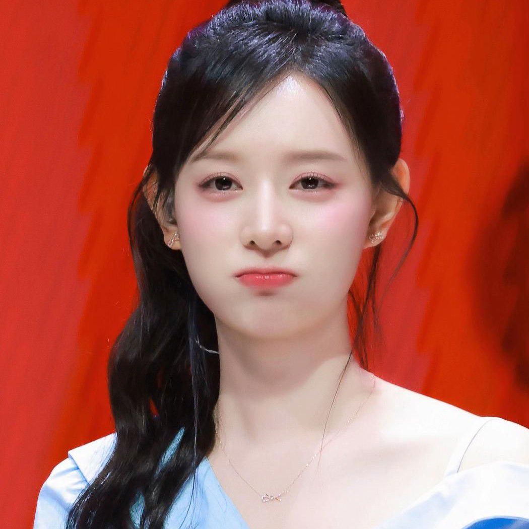 Behind-the-scenes cut of Kim Jiwon