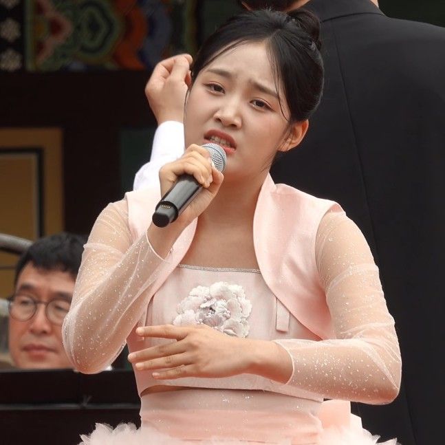 Momen yang diabadikan oleh penggemar Kim Taeyeon