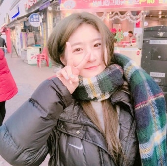 Behind-the-scenes cut of Kim Saeron