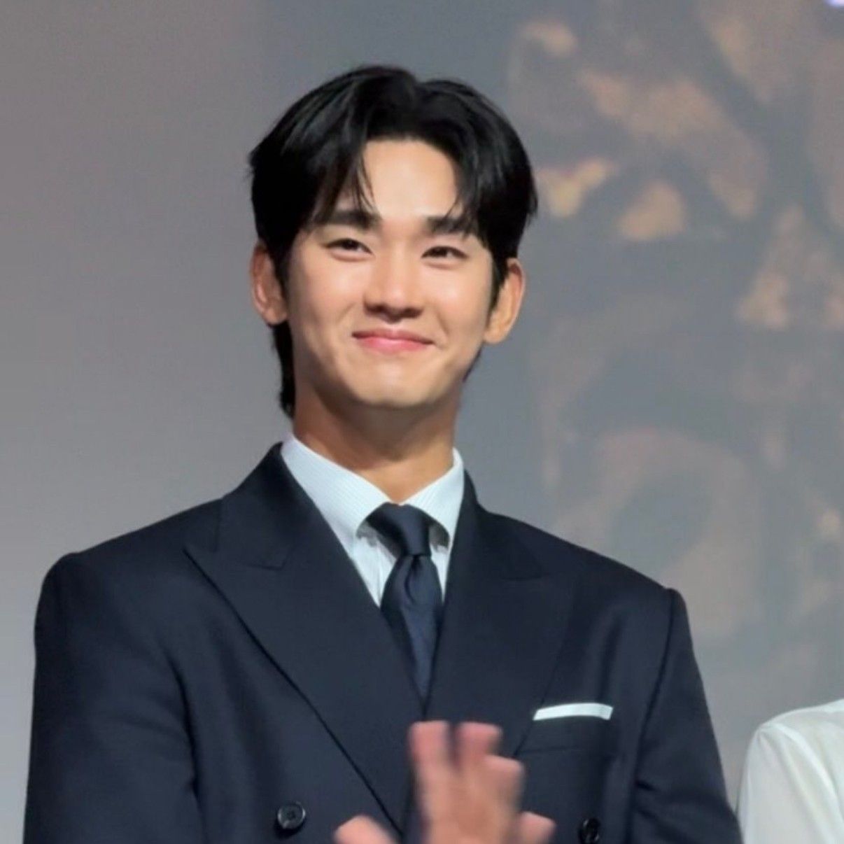 金秀贤的幕后花絮