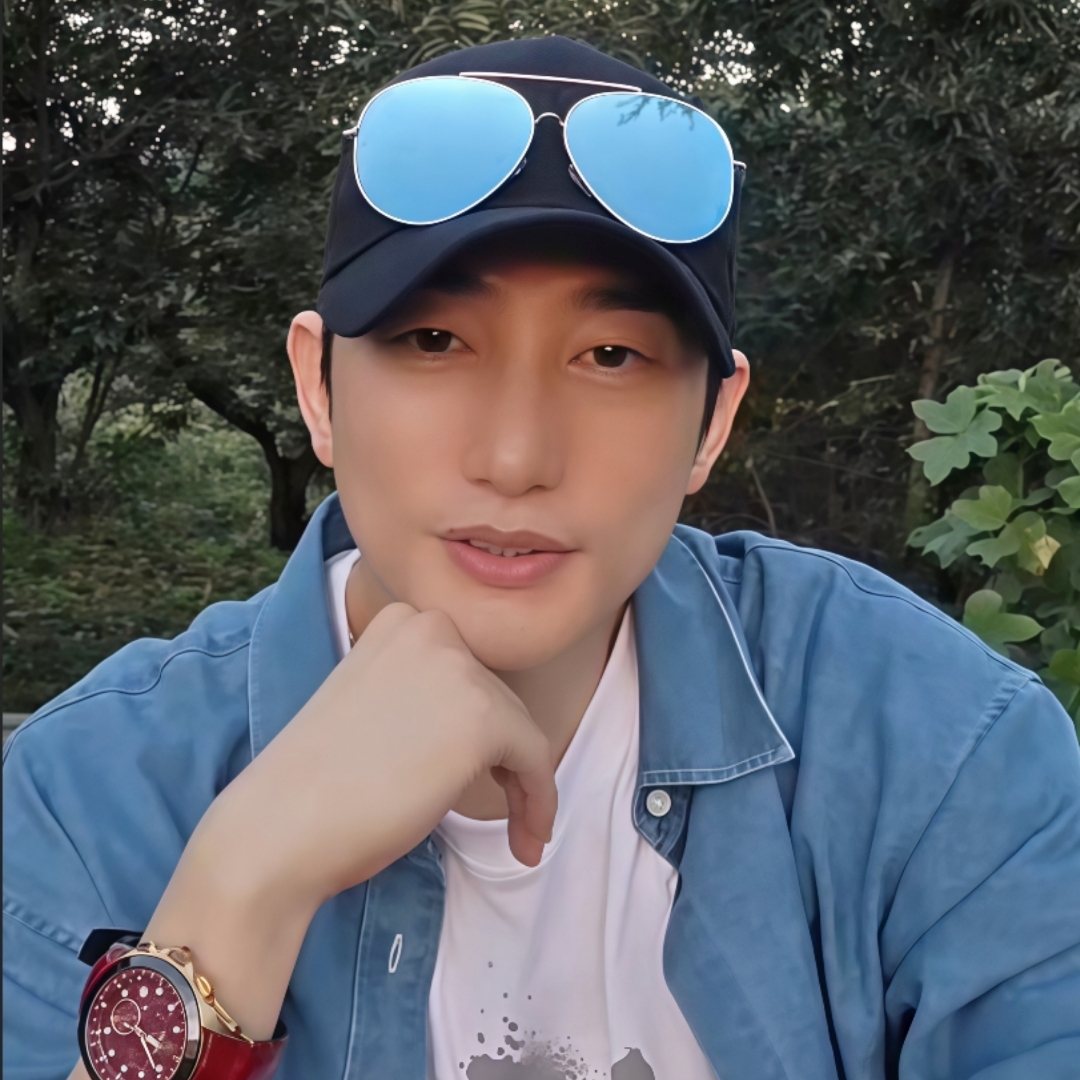 Recent activity shot of Park Sihoo