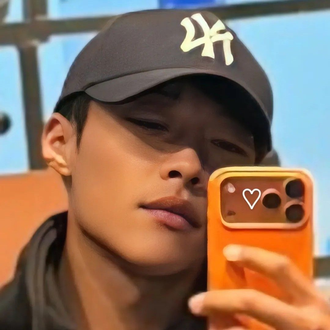 A moment captured by a fan of Woo Dohwan