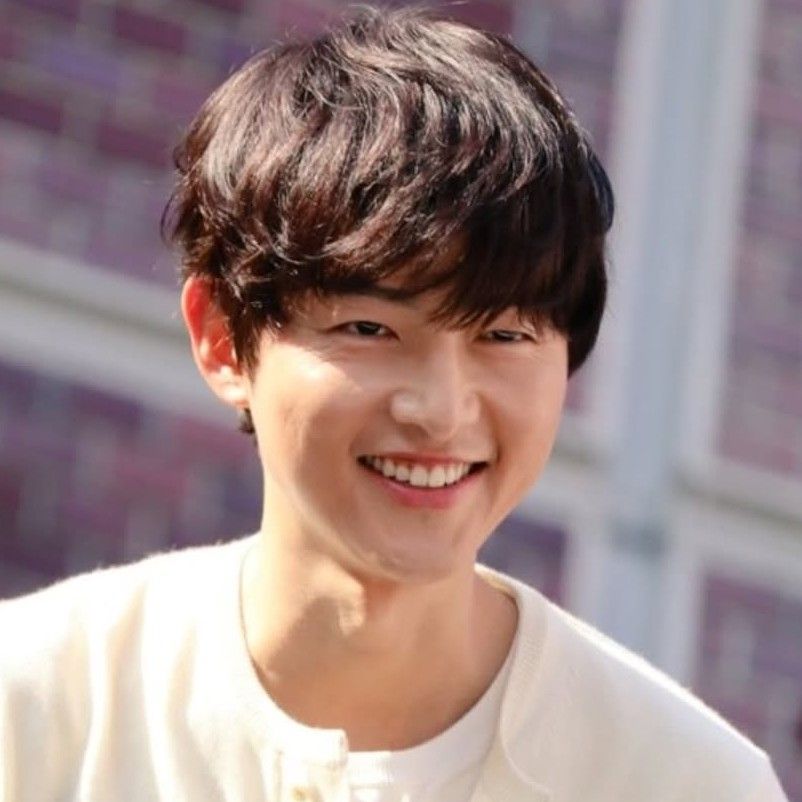 Recent activity shot of Song Joongki