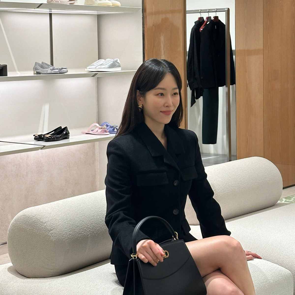 Behind-the-scenes cut of Seo Hyunjin