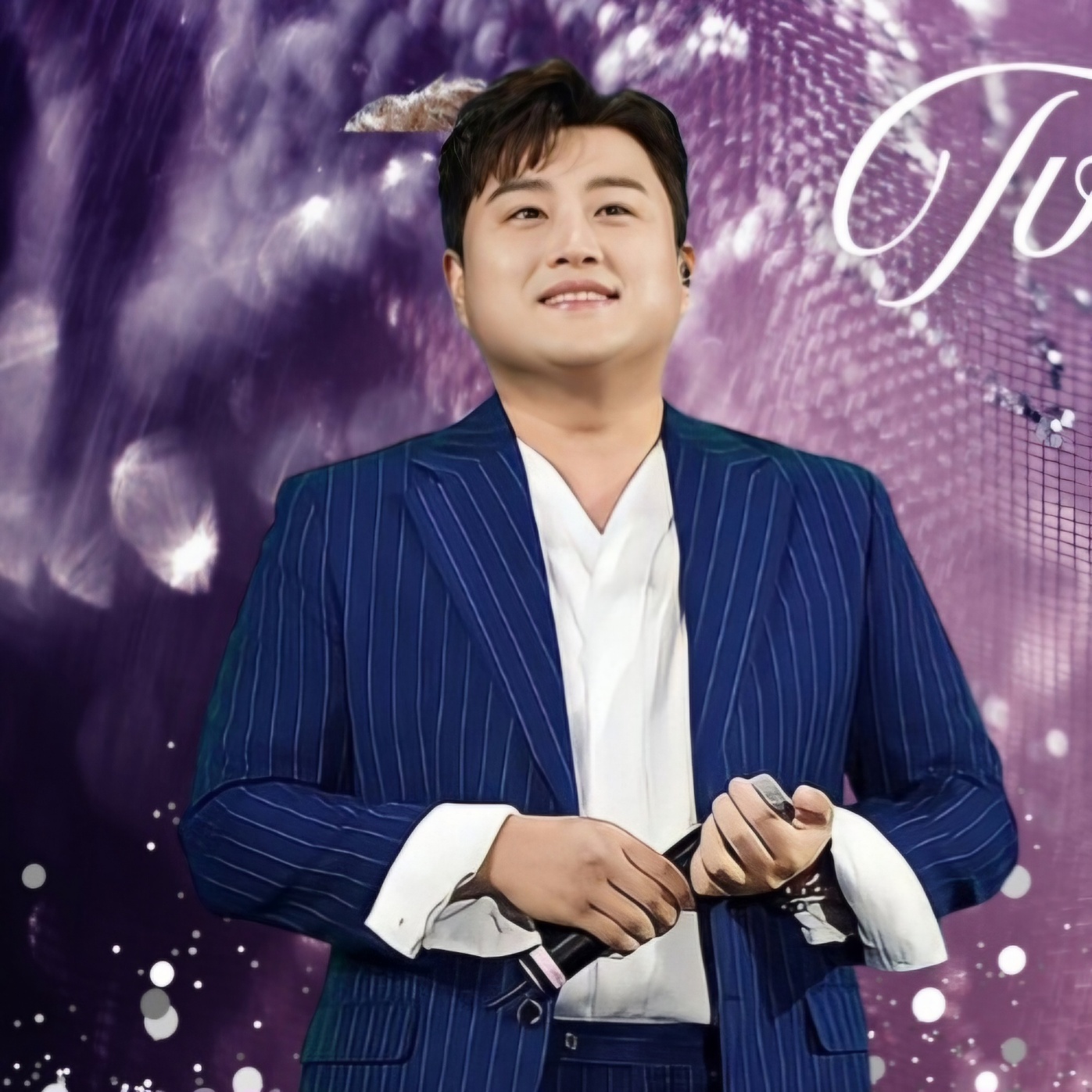 粉丝拍下的金浩中瞬间