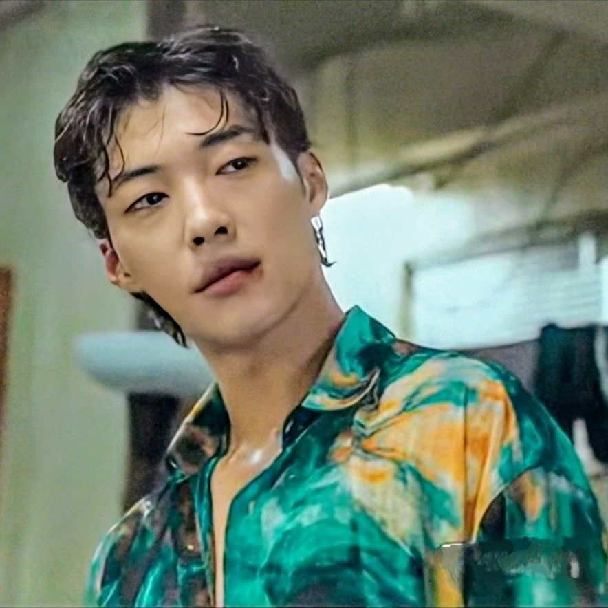 A moment captured by a fan of Woo Dohwan