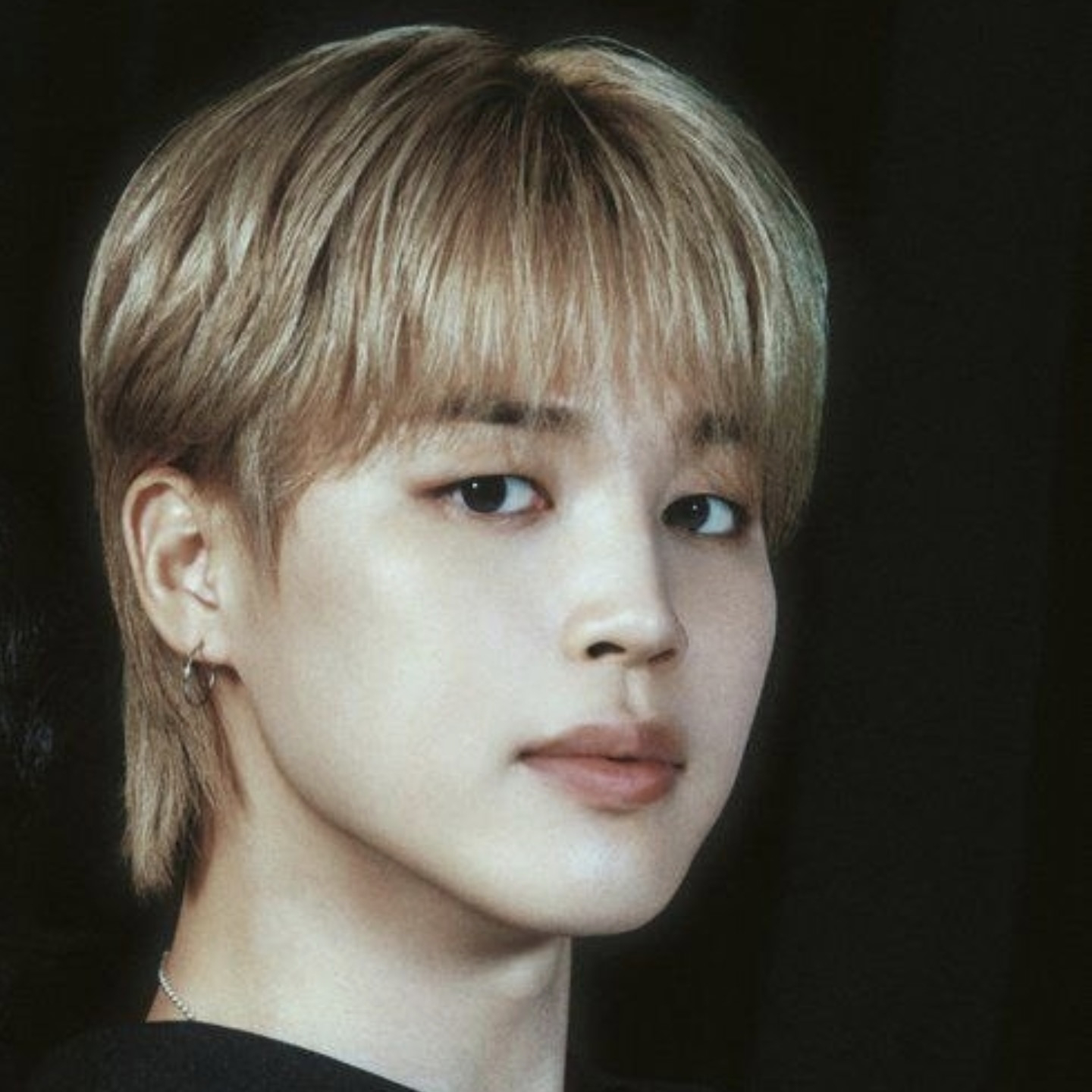 Behind-the-scenes cut of Ha Jimin