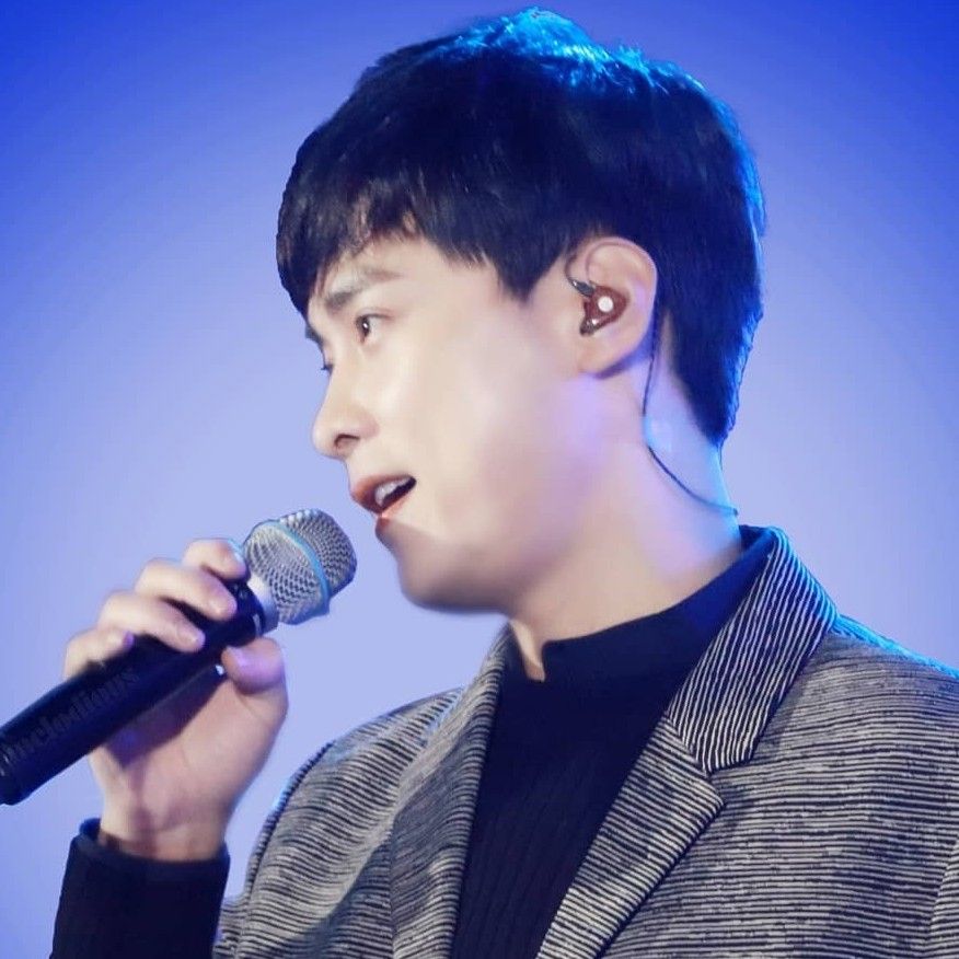A moment captured by a fan of Min Kyunghoon