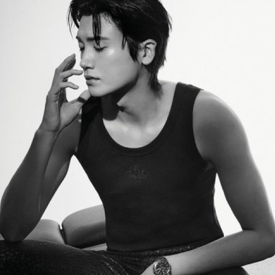 A moment captured by a fan of Park Hyungsik