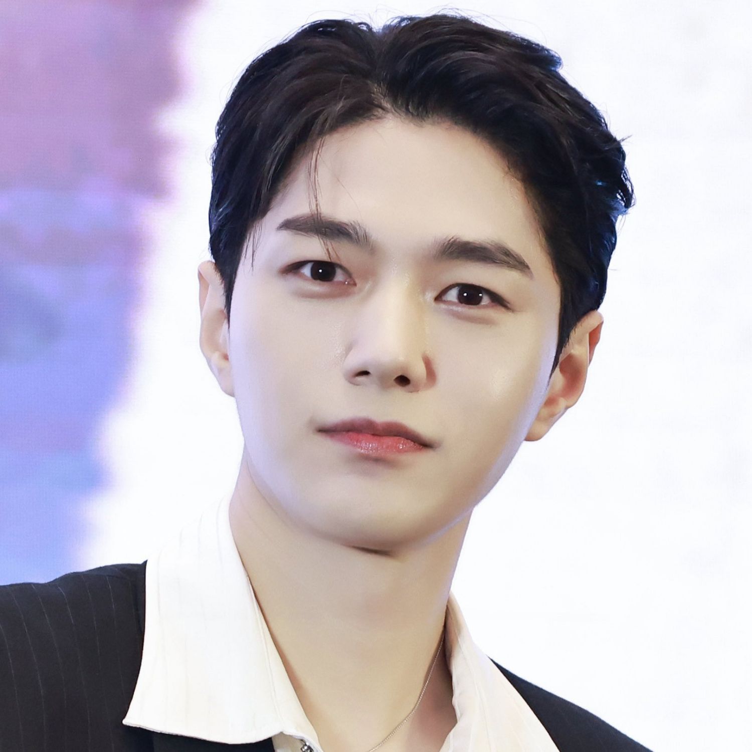 A moment captured by a fan of Kim Myungsoo (L)