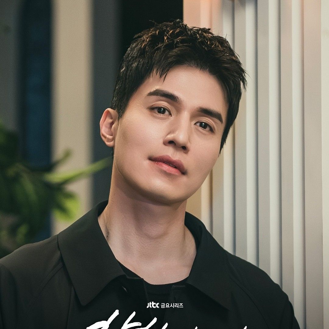 A moment captured by a fan of Lee Dongwook