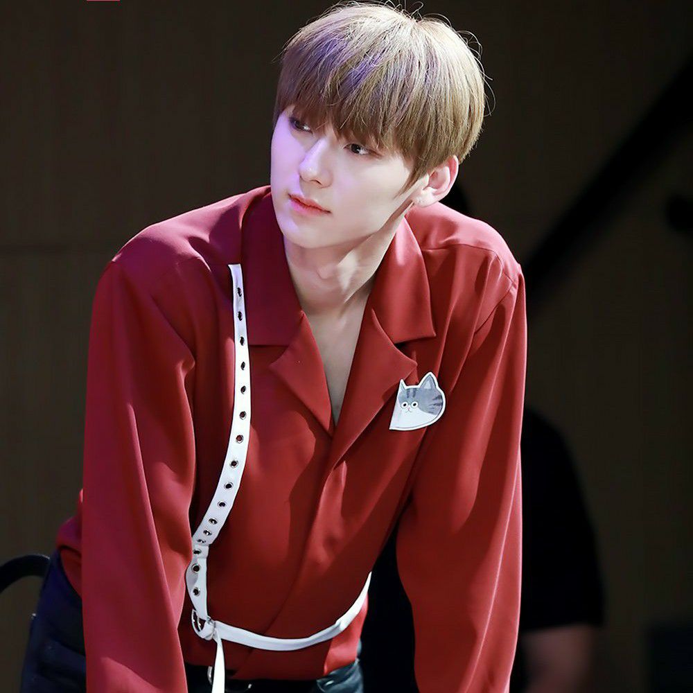 A moment captured by a fan of Hwang Minhyun