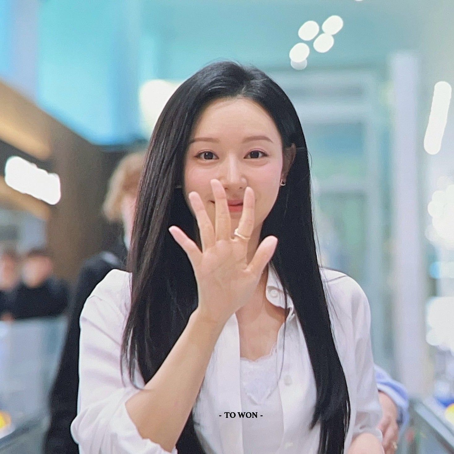 Behind-the-scenes cut of Kim Jiwon