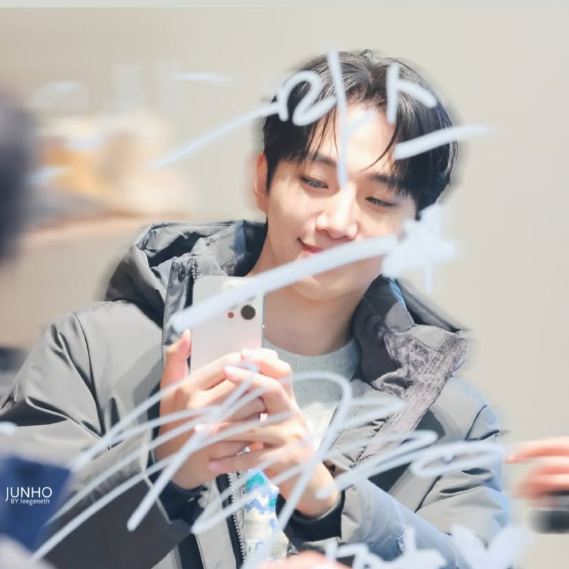 イ・ジュノの最近の活動ショット