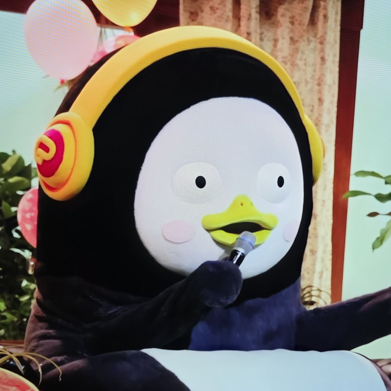 Behind-the-scenes cut of Pengsoo
