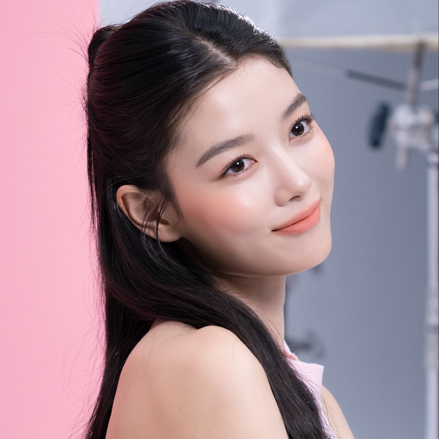 Behind-the-scenes cut of Kim Youjung