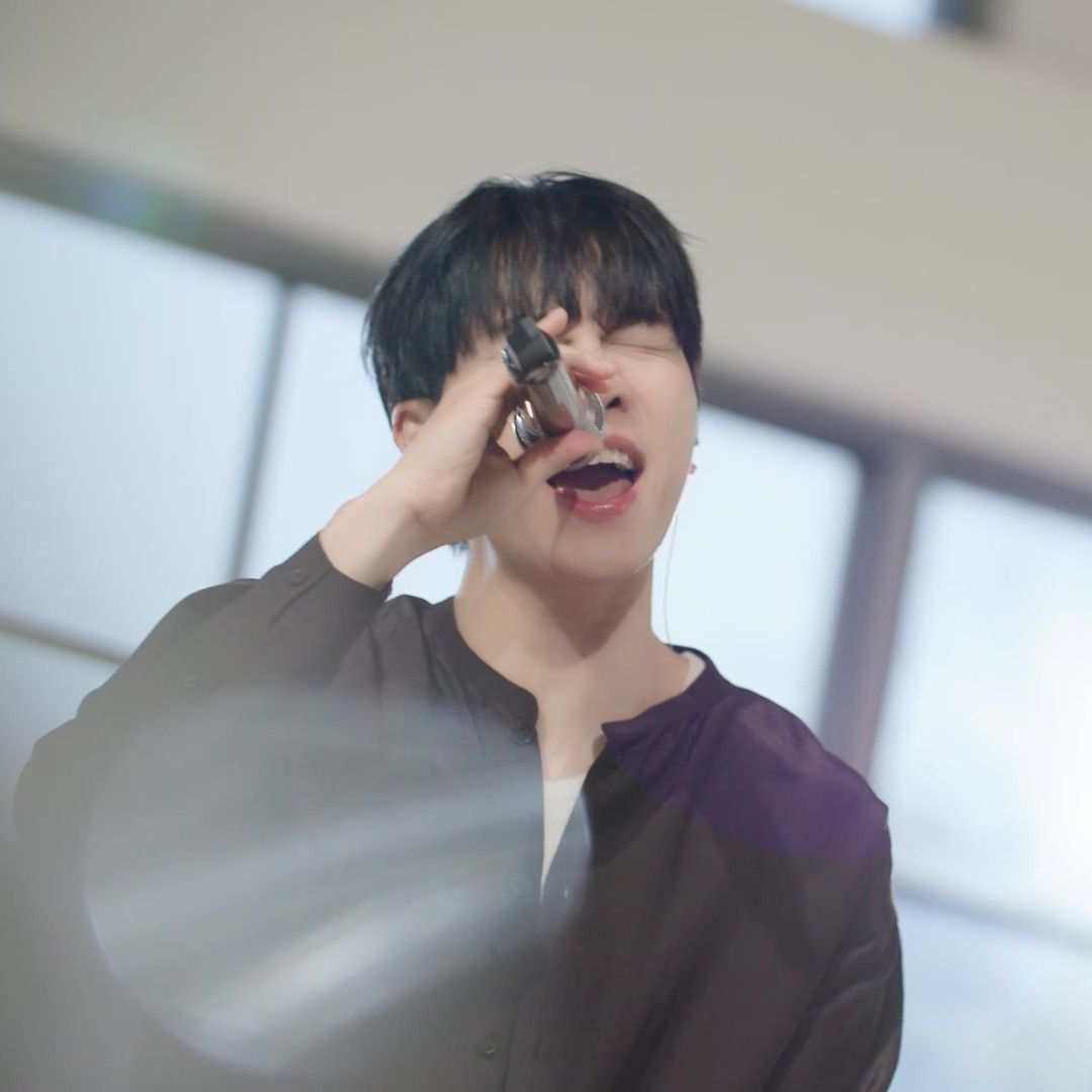 Recent activity shot of Lee Seunggi