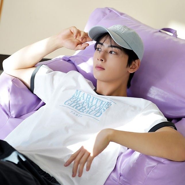 A moment captured by a fan of Cha Eunwoo