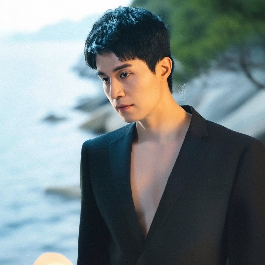 A moment captured by a fan of Lee Dongwook