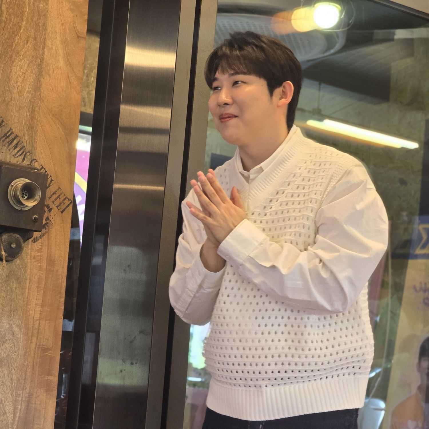 Behind-the-scenes cut of Jinuk