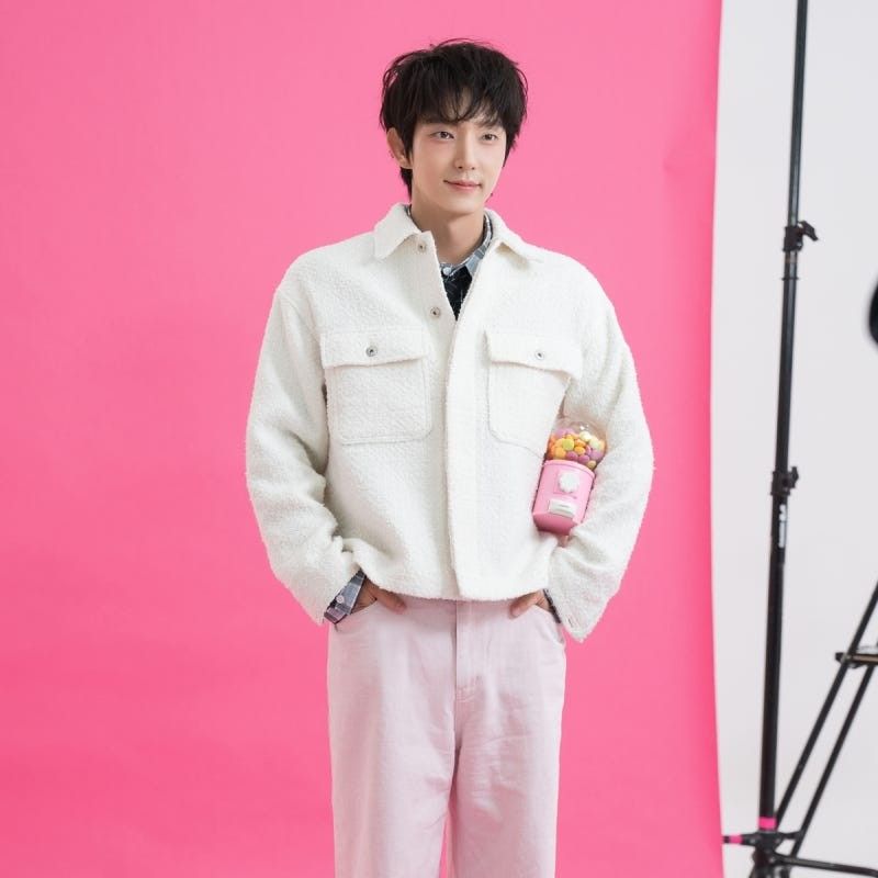 Behind-the-scenes cut of Lee Joongi