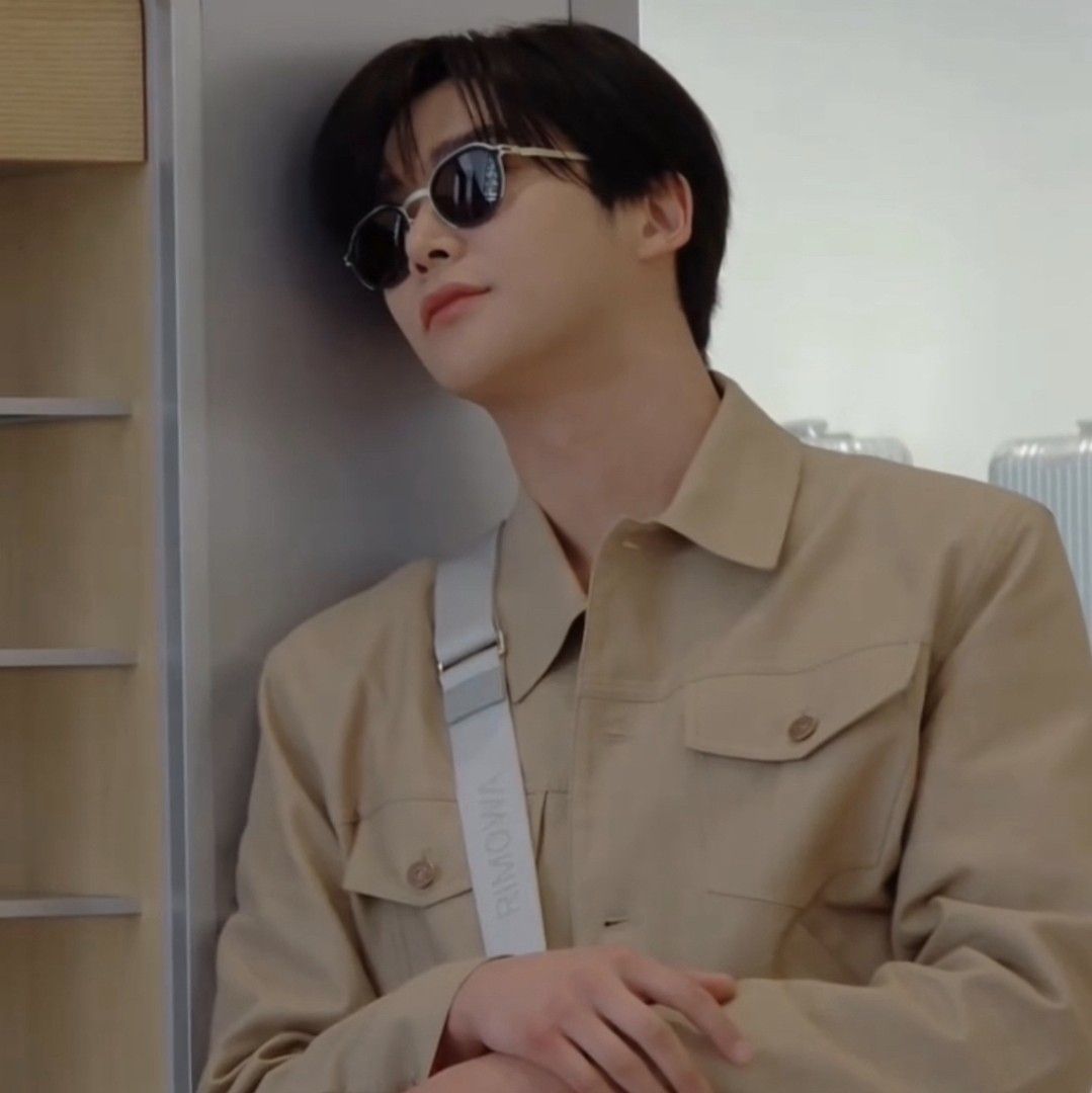 Behind-the-scenes cut of Rowoon
