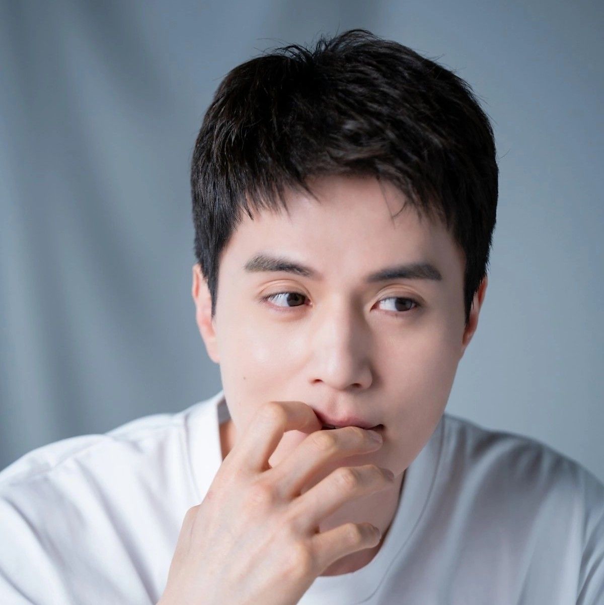 Behind-the-scenes cut of Lee Dongwook
