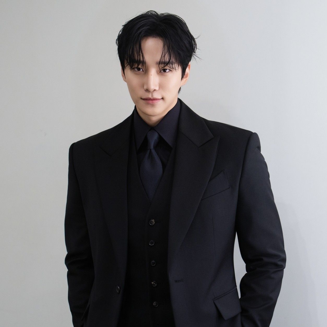 イ・ジュノのビハインドカット